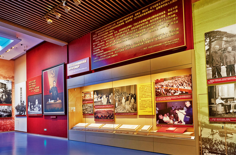 1981年6月，党的十一届六中全会通过了《关于建国以来党的若干历史问题的决议》，科学总结了新中国成立以后社会主义革命和建设的历史经验，充分体现了党中央的远见卓识和政治上的成熟。图为中国共产党历史展览馆中的相关展陈。 中国共产党历史展览馆供图